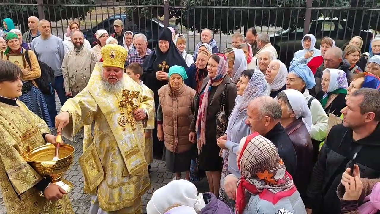 Крестный ход в Свято-Елисаветинском монастыре на Престольный праздник