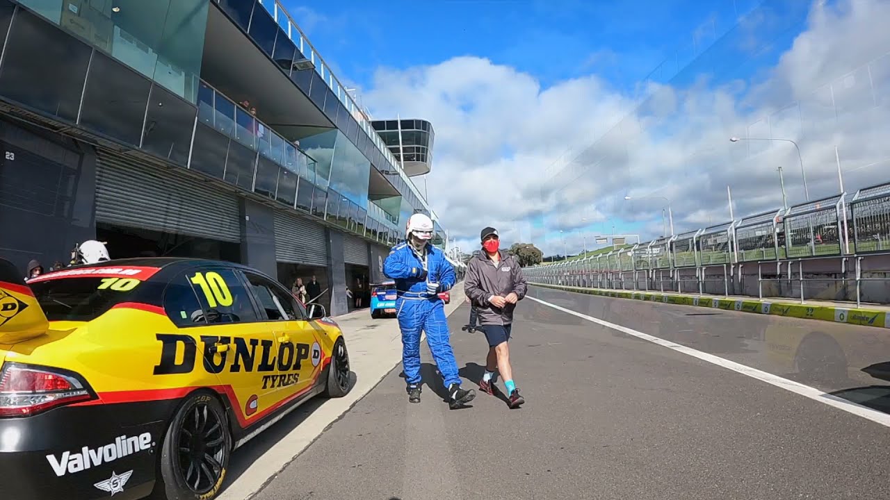 Drive a V8 at Bathurst - Fastrack V8 Racecar Experiences