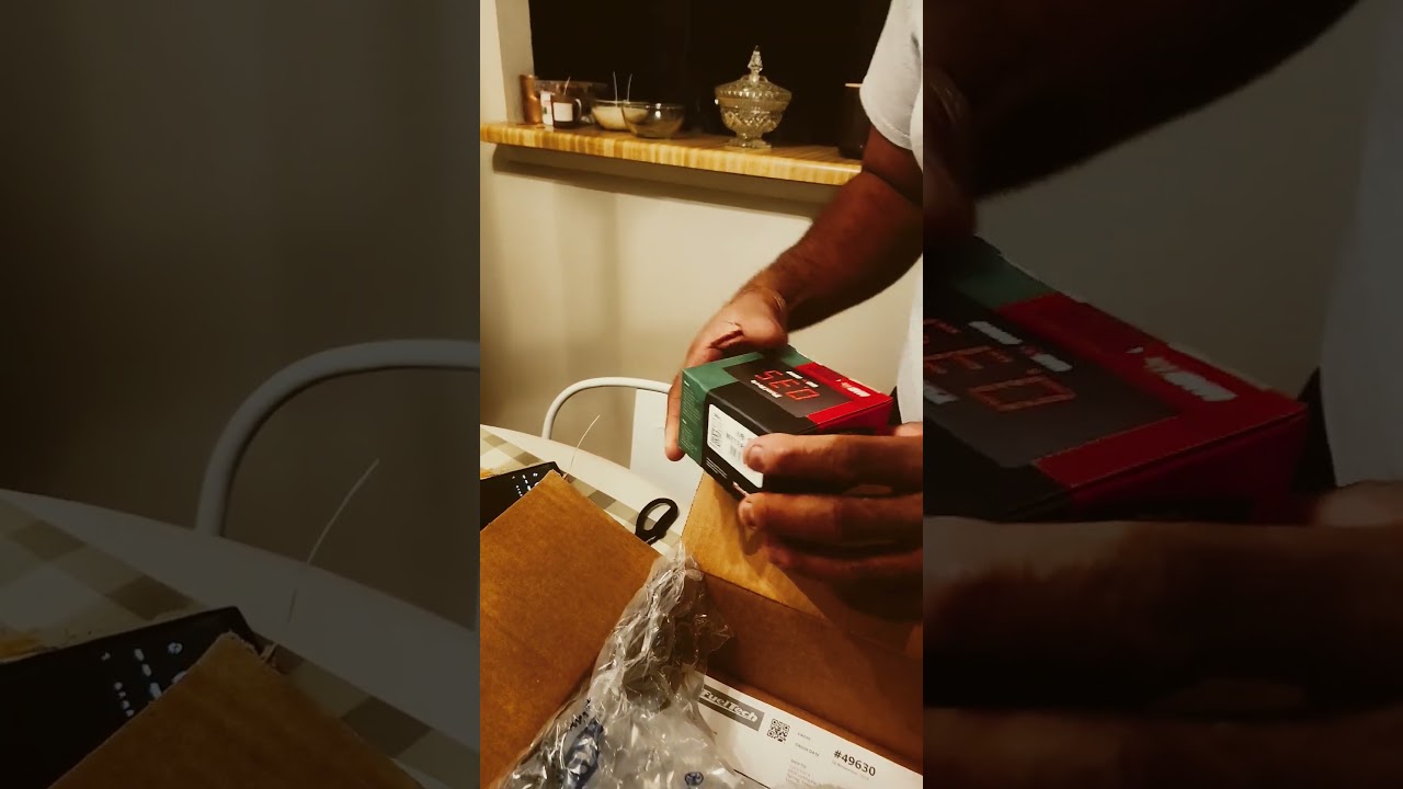 Unboxing a Fuel tech FT450.   #fueltech