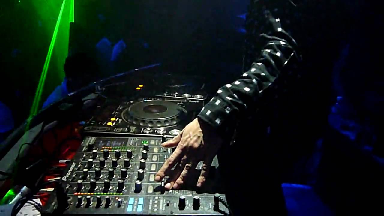 Mr. Da-Nos Live @ MAD Wallstreet Kriens