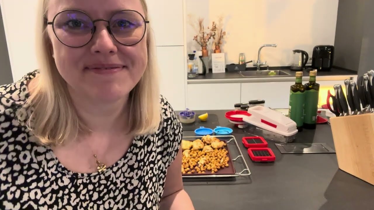 Super lecker! Gerösteter Blumenkohl und Kichererbsen auf Humus!!