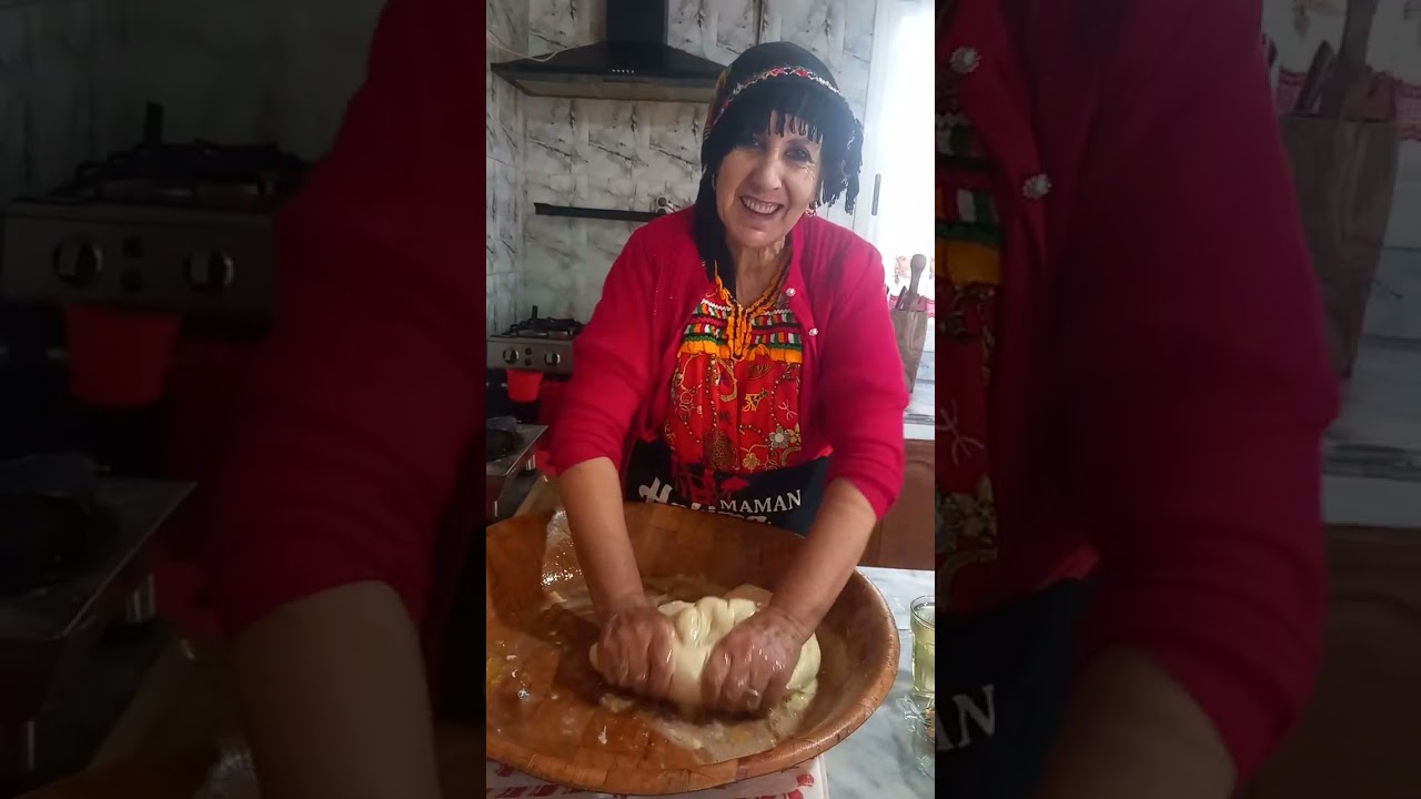 Khobz Adar, خبز الدار بالسميد ،خفيف و بنين 