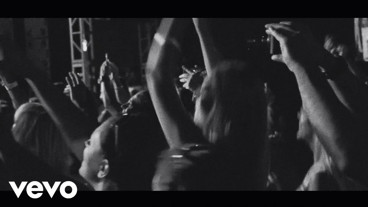 Le Sonic - Any Moment (featuring Robert Lee)