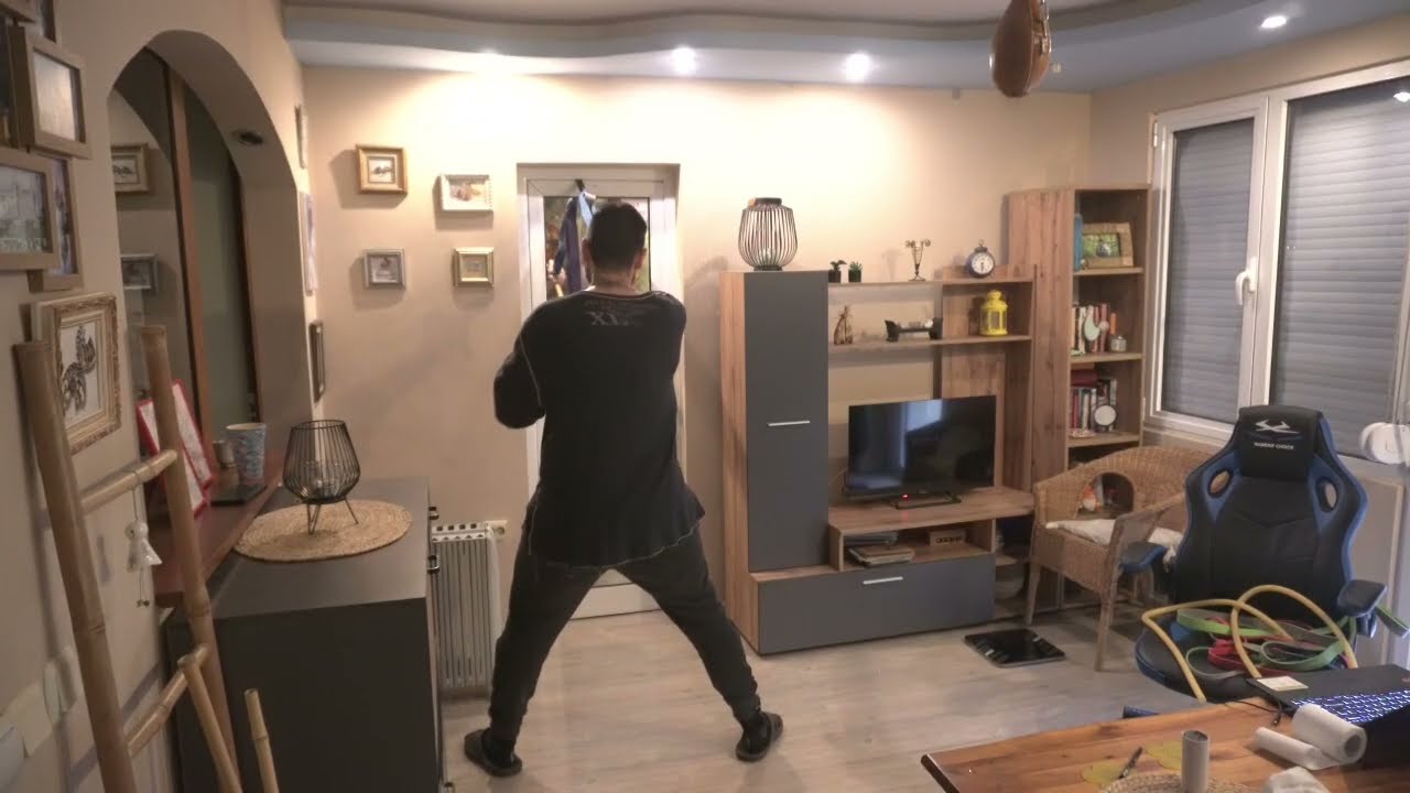 Тренировка за гръб и трицепс с ластици във вкъщи-Back and triceps workout with elastic bands at home