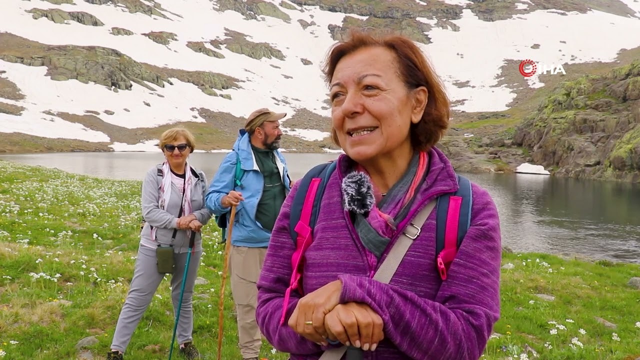 Gümüşhane'de Artabel Gölleri'nde baharın renk cümbüşü başladı