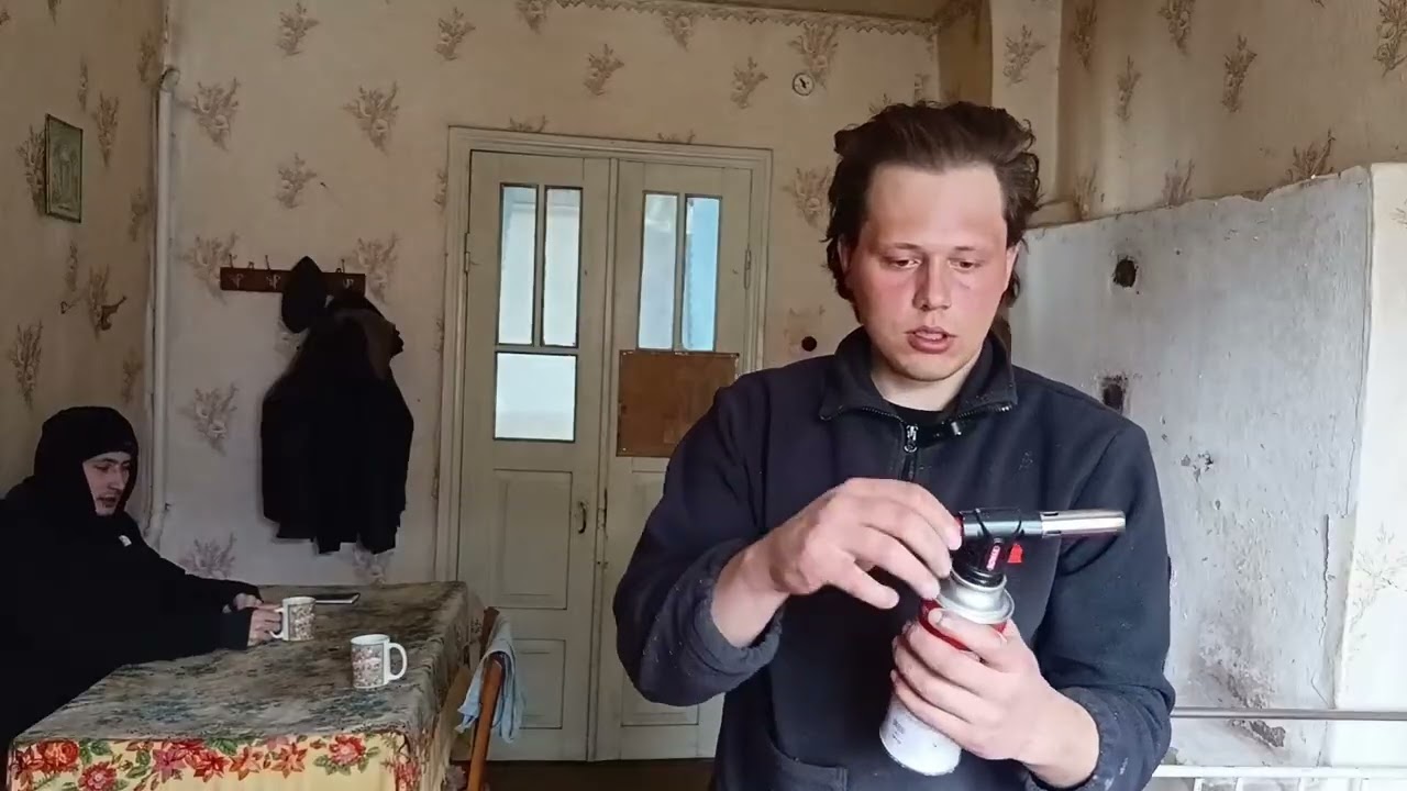 знімаю обої з пічки