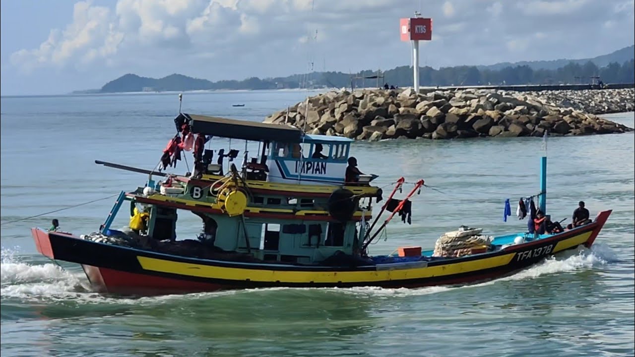 Rezeki ikan selar papan nelayan pukat jerut TFA1378 muatan sampai melimpah