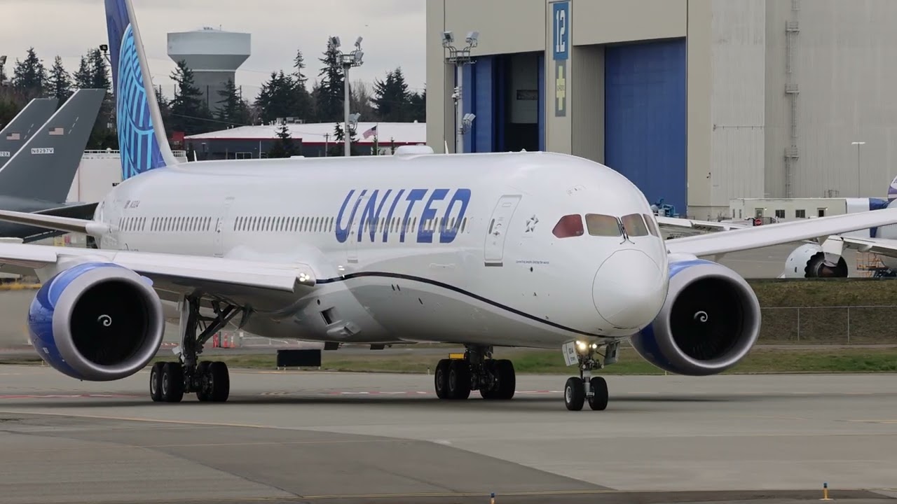 United 787-10 Delivery Flight Takeoff From PAE to IAH