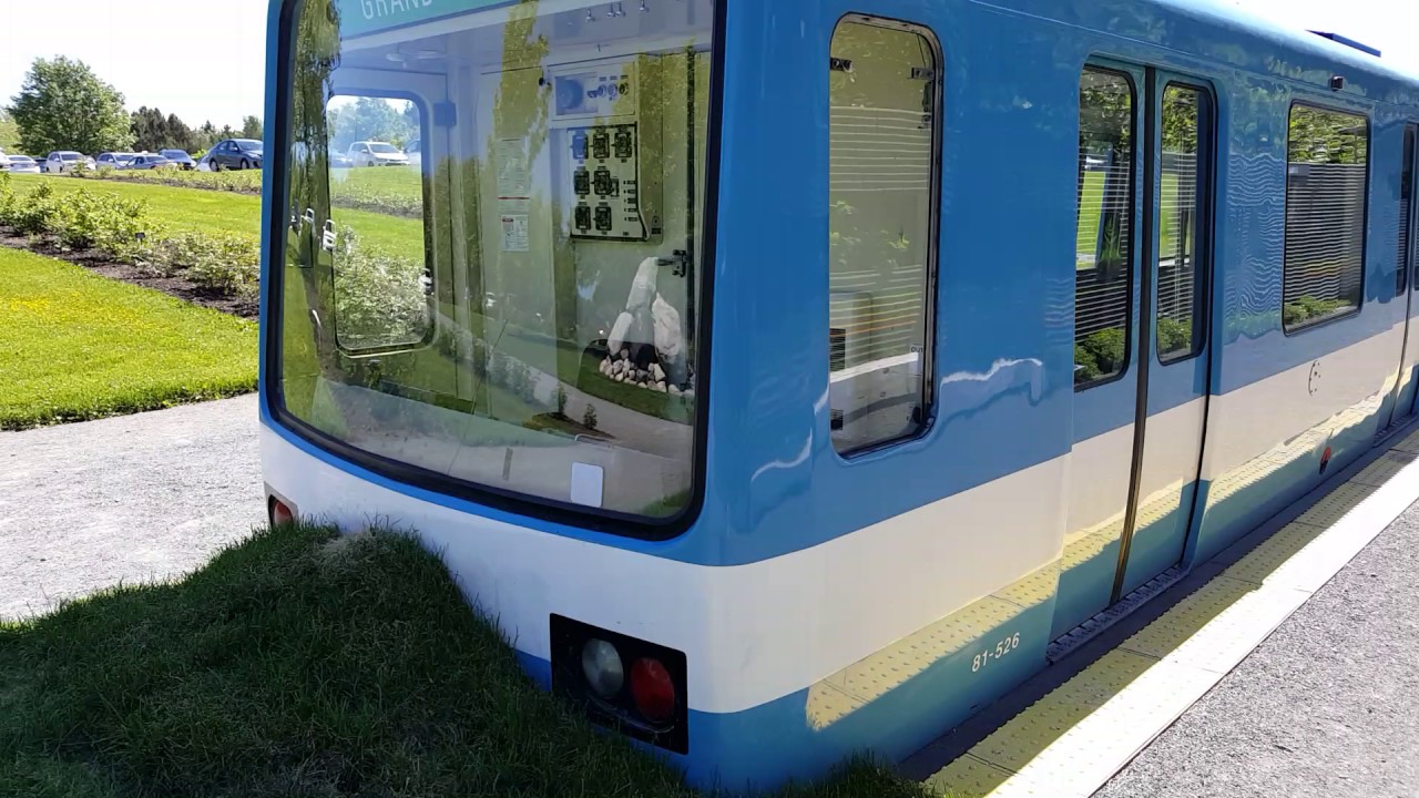 Une MR63 du Métro de Montréal Aux Jardins-De-Métis  près de Mont-Joli en Gaspésie le 25 juin 2017