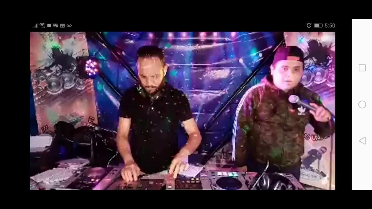 Dj chore en la cabina de dj impacto life