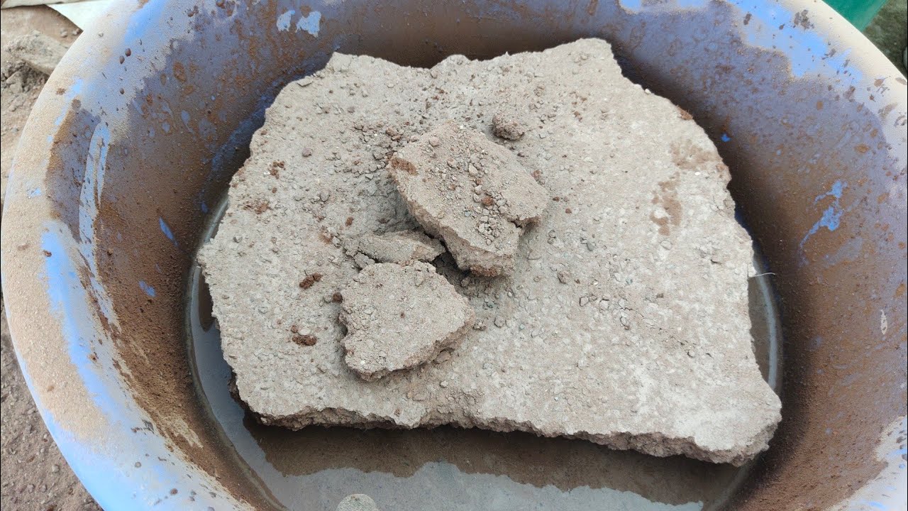 Yummy mouthwatering video of gritty red sand❤ cement crumbling in lots water💦 🤤 yum yum paste play 😴