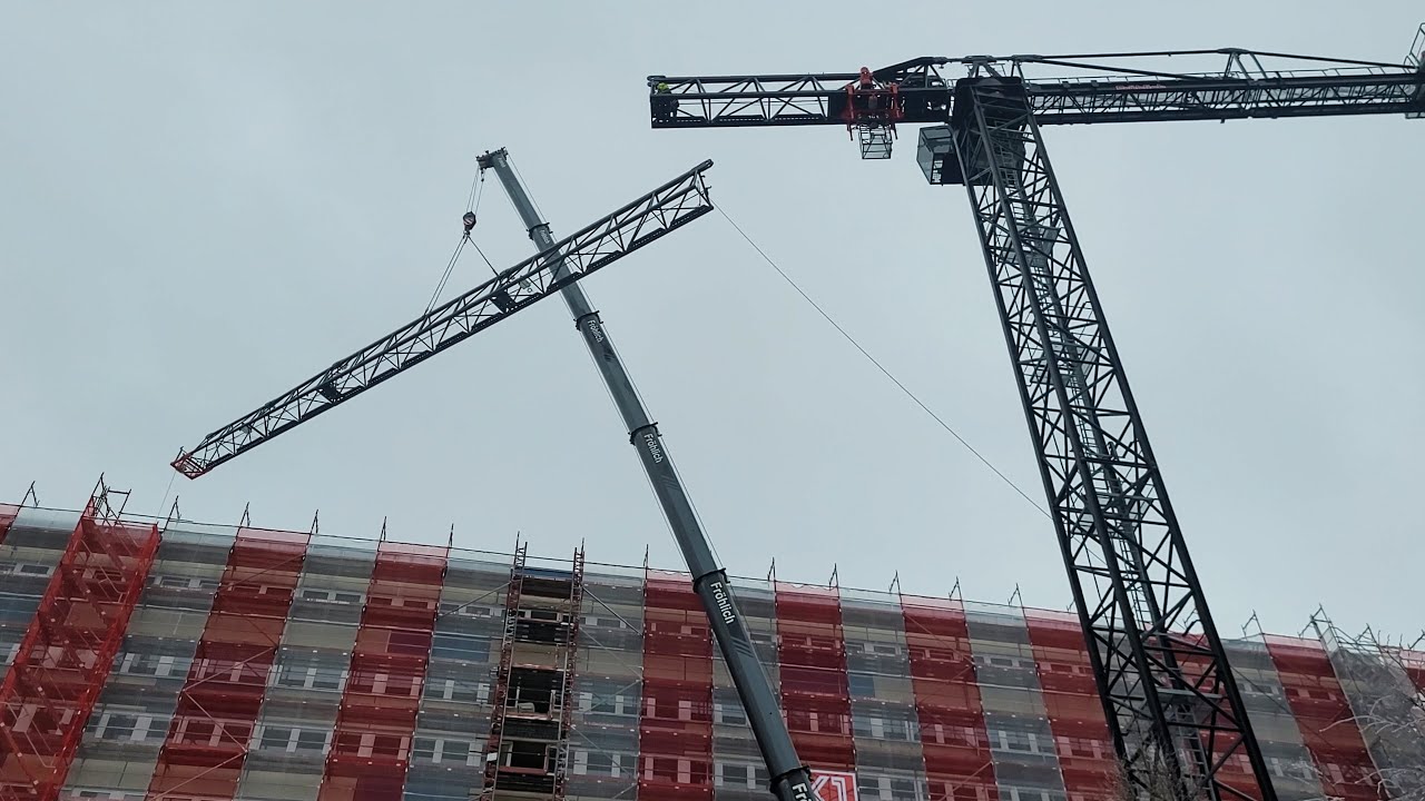 Neubrandenburg: Waagestraße, Endmontage Baukran (Jan. 2026)
