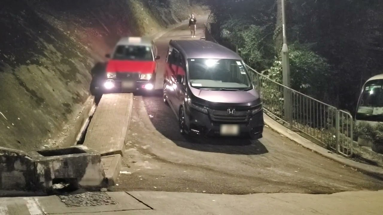 See how this Taxi Driver solved being stuck on a slope