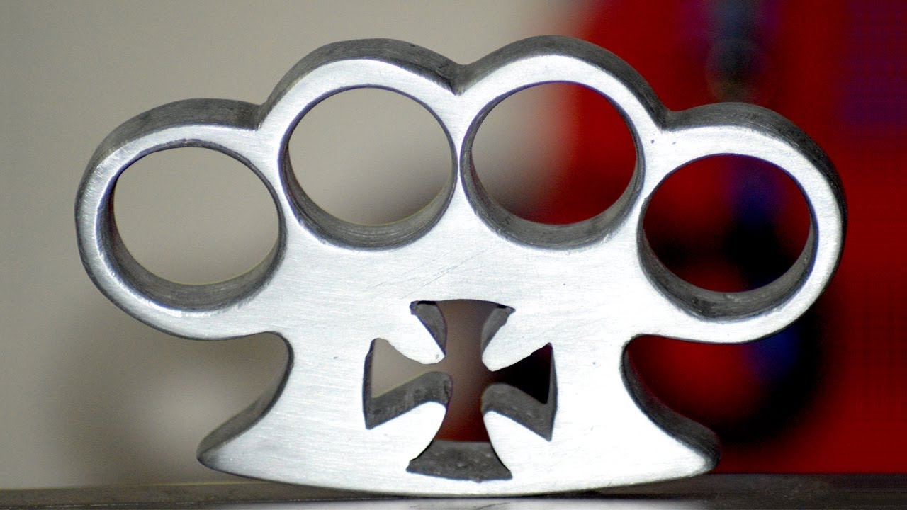 Casting Aluminium  Knuckle Duster out of empty Aluminium CANS.