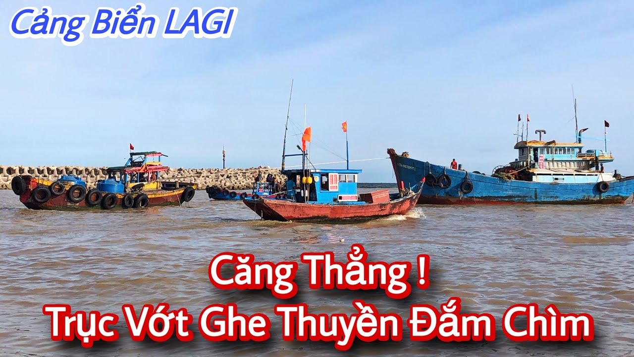 CĂNG THẲNG ! Trục Vớt Ghe Tàu Cá Gặp Nạn Tại Cảng Biển La Gi 