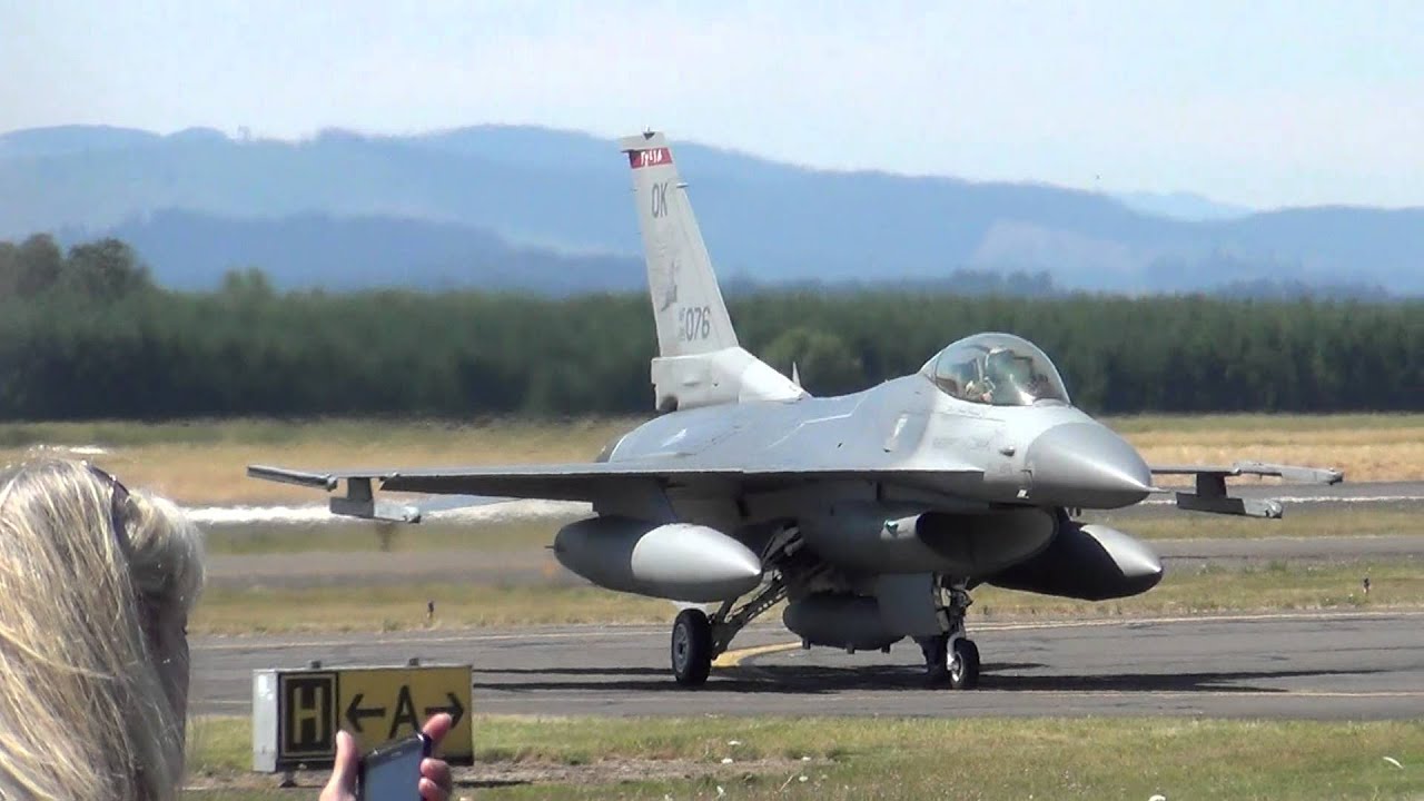 F-16 Fighting Falcon parking Engines Reving down Eugene Oregon Airport