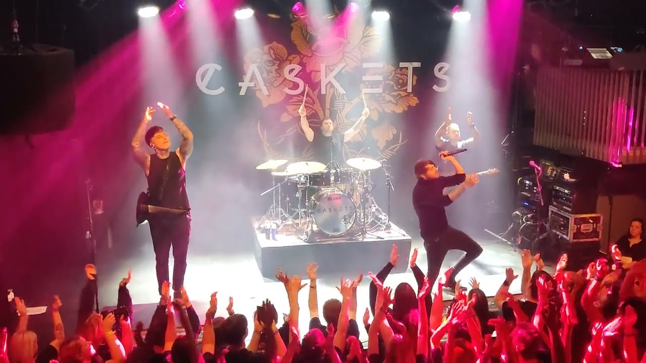 // Caskets - Hold Me Now | Live @ Patronaat, Haarlem | 04/03/2025