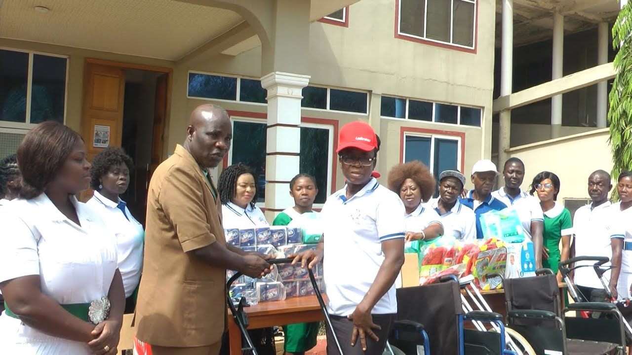 Sunyani Anglican 1988 Old Students Group donate to Sunyani Teaching and SDA Hospitals