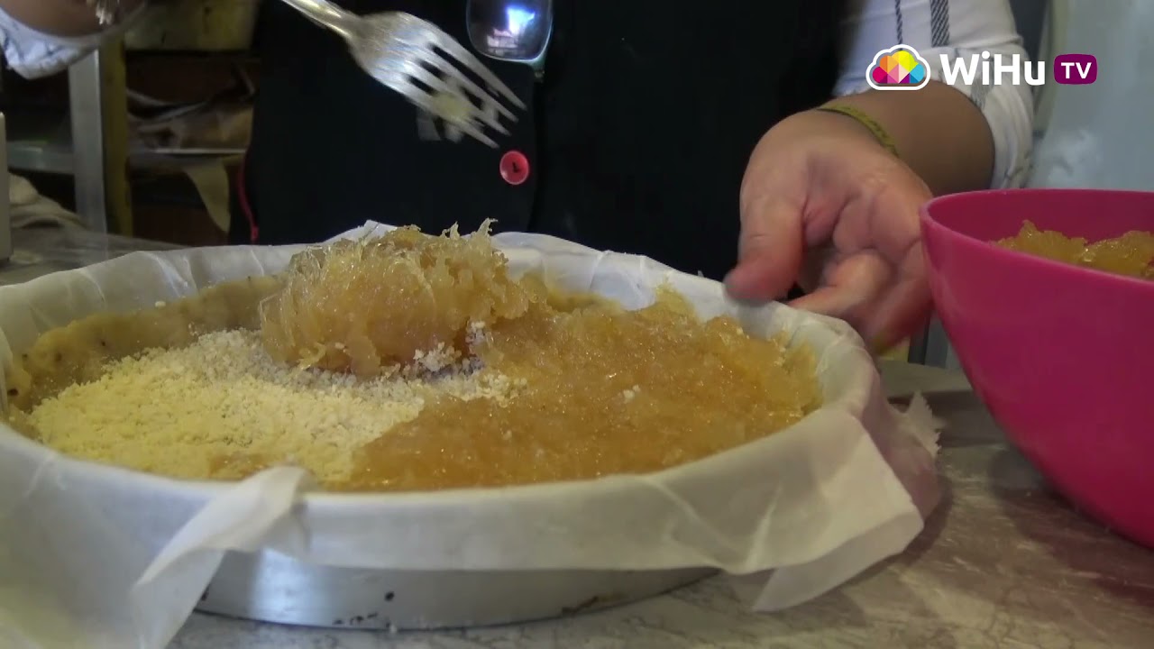 Conocemos la elaboración del dulce de coca con 'Dulces Pili'