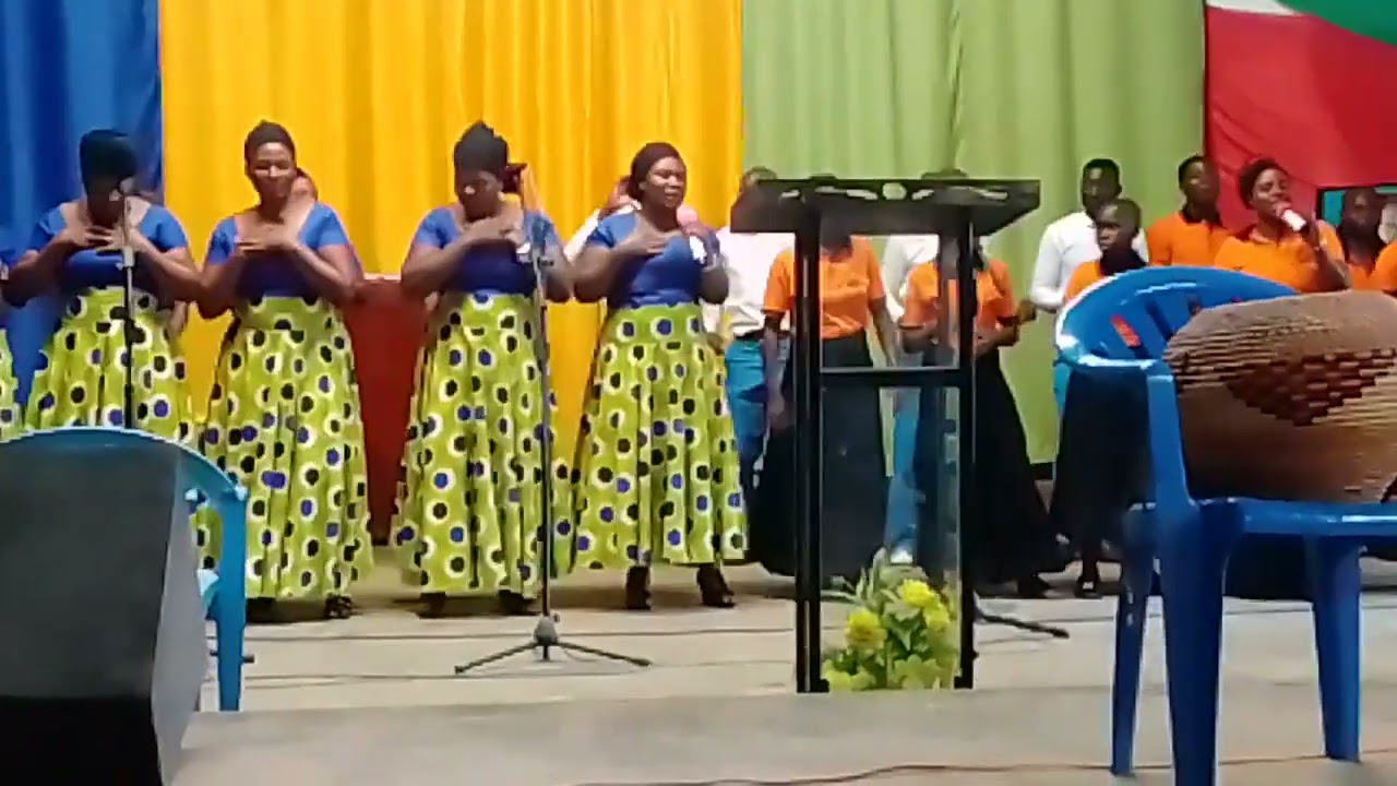 Waba utarabona umuzikiwo kunkombo Reba iyi korari ya Adpr Uganda kiyindi