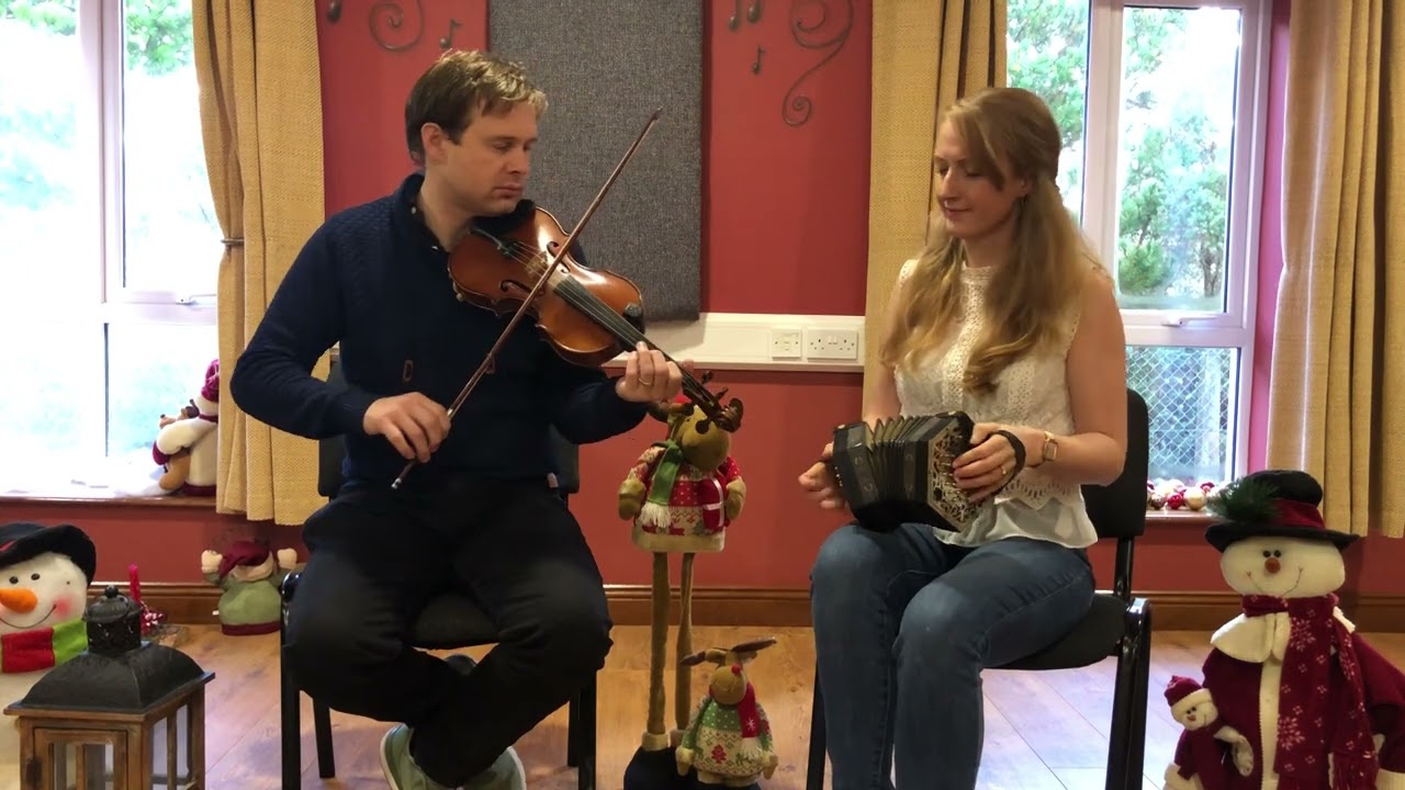 An Ciúnas / Foxhunters - Ciarán Ó Maonaigh @CaitlínNicGabhann