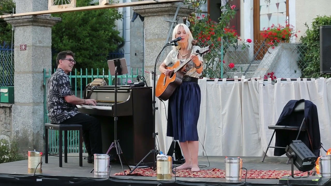 Anna Scott   AMERICANA duo piano Elvis