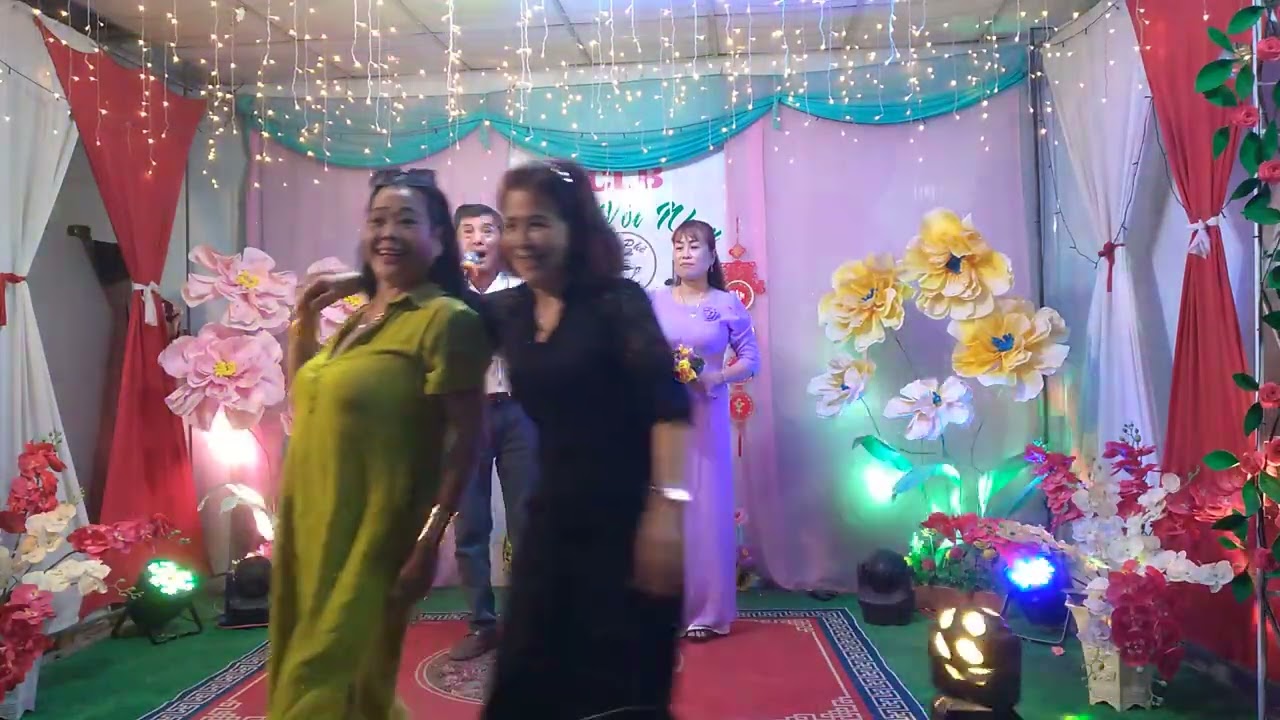 Năm Lê & Bích Trâm tanco Cho vừa lòng em 