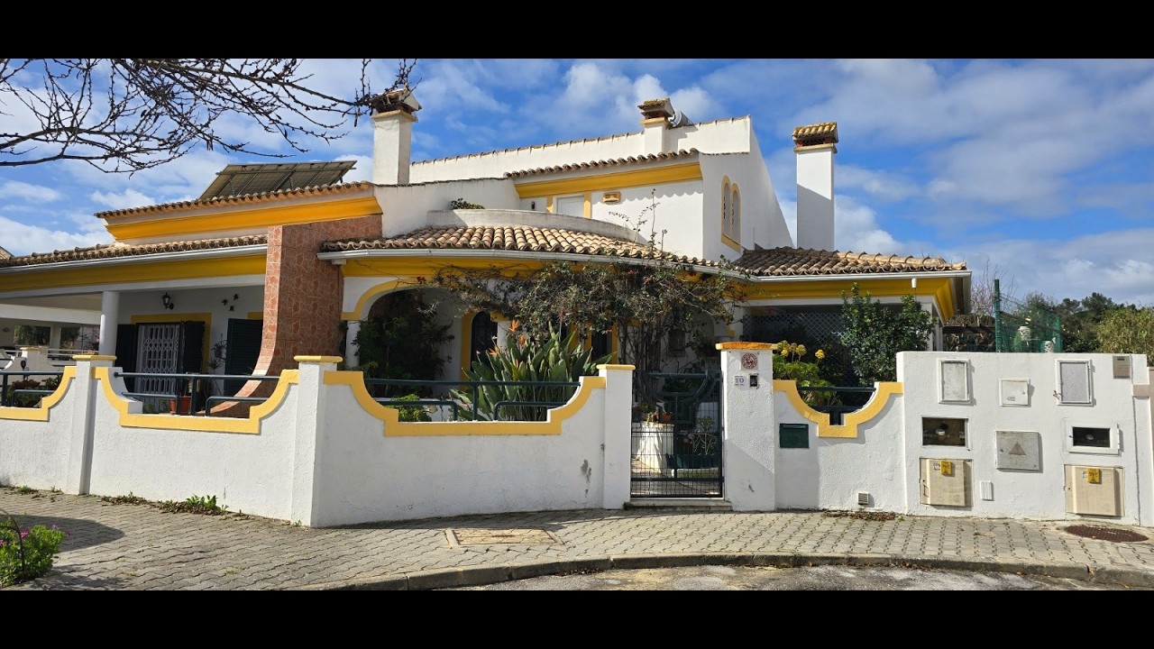 Moradia T4 + T0 Urb. Estu&aacute;rio Set&uacute;bal