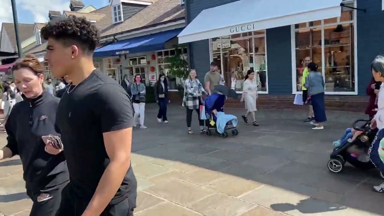 [4K] England UK Bicester Village Walk Around