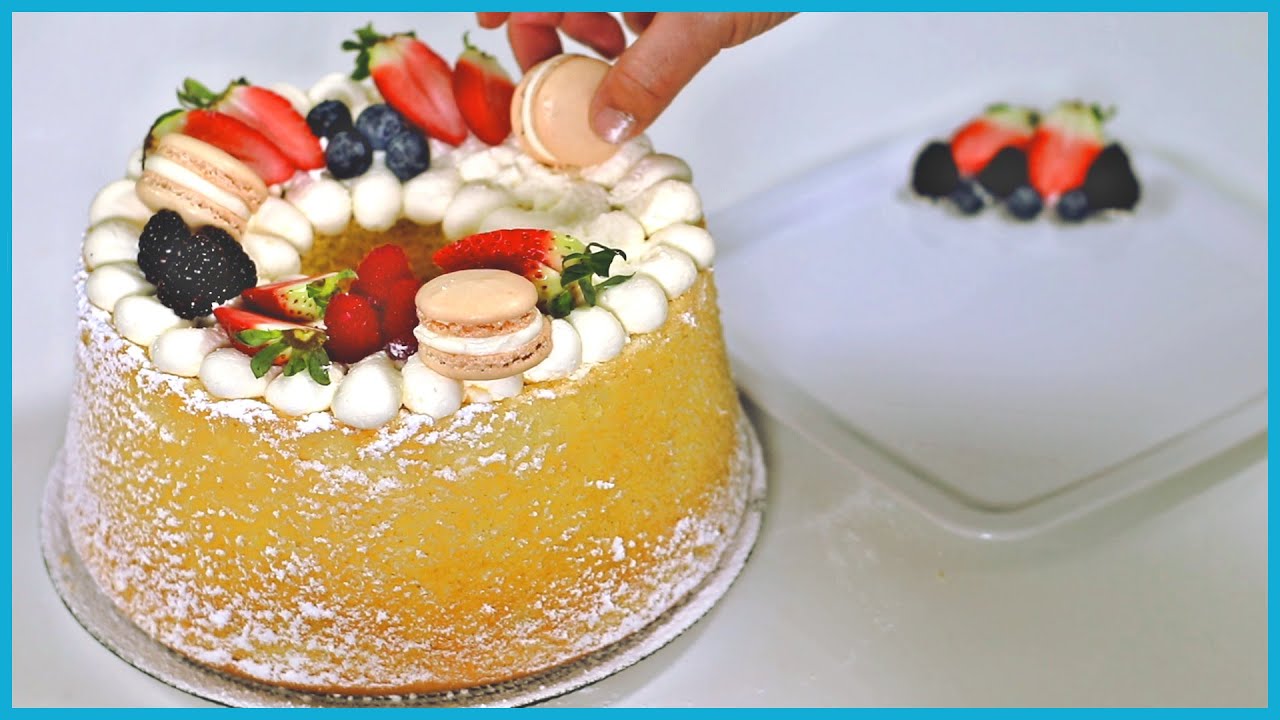 CHIFFON CAKE alla Vaniglia Sofficissima Decorata con panna e frutta
