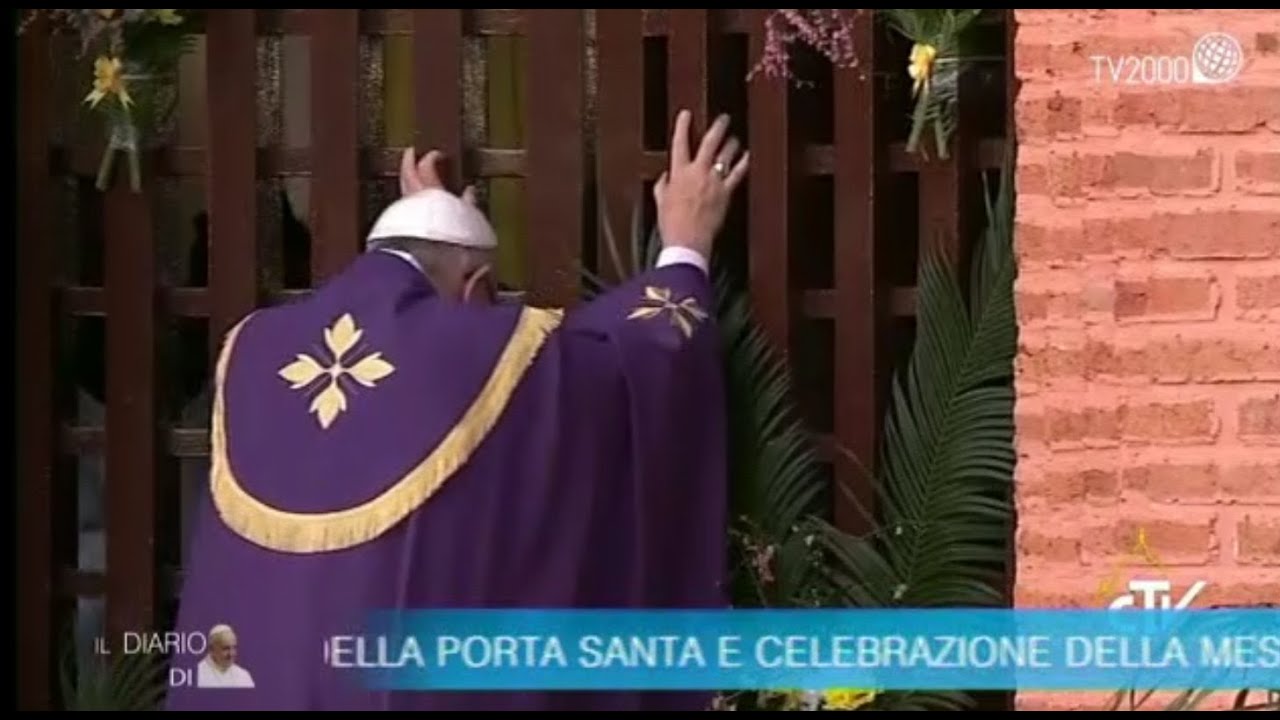 Papa Francesco apre la Porta Santa di Bangui