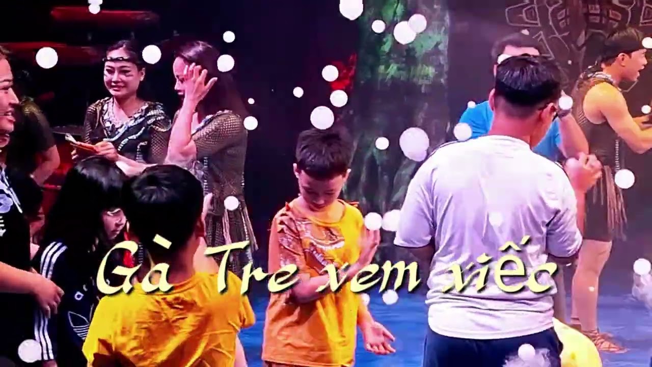 Gà Tre xem xiếc