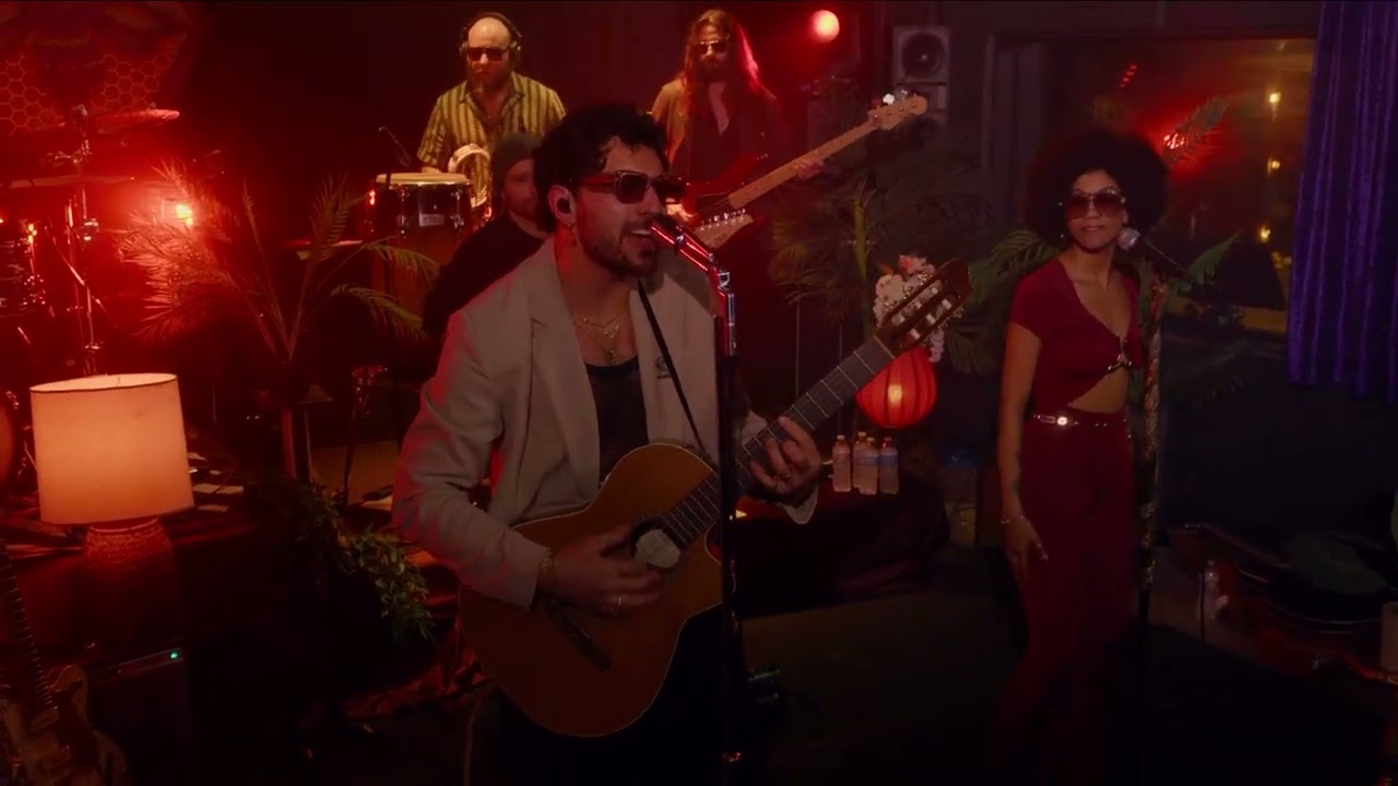 Let The Light In (live from Purple Bee) - Lew Apollo