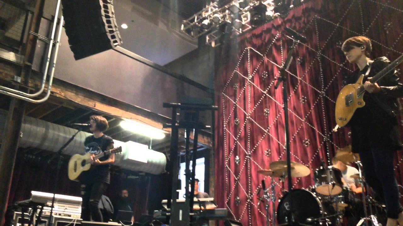 Tegan and Sara Soundcheck - The Cure - Louisville, KY - 7 may 2014 (1/12)