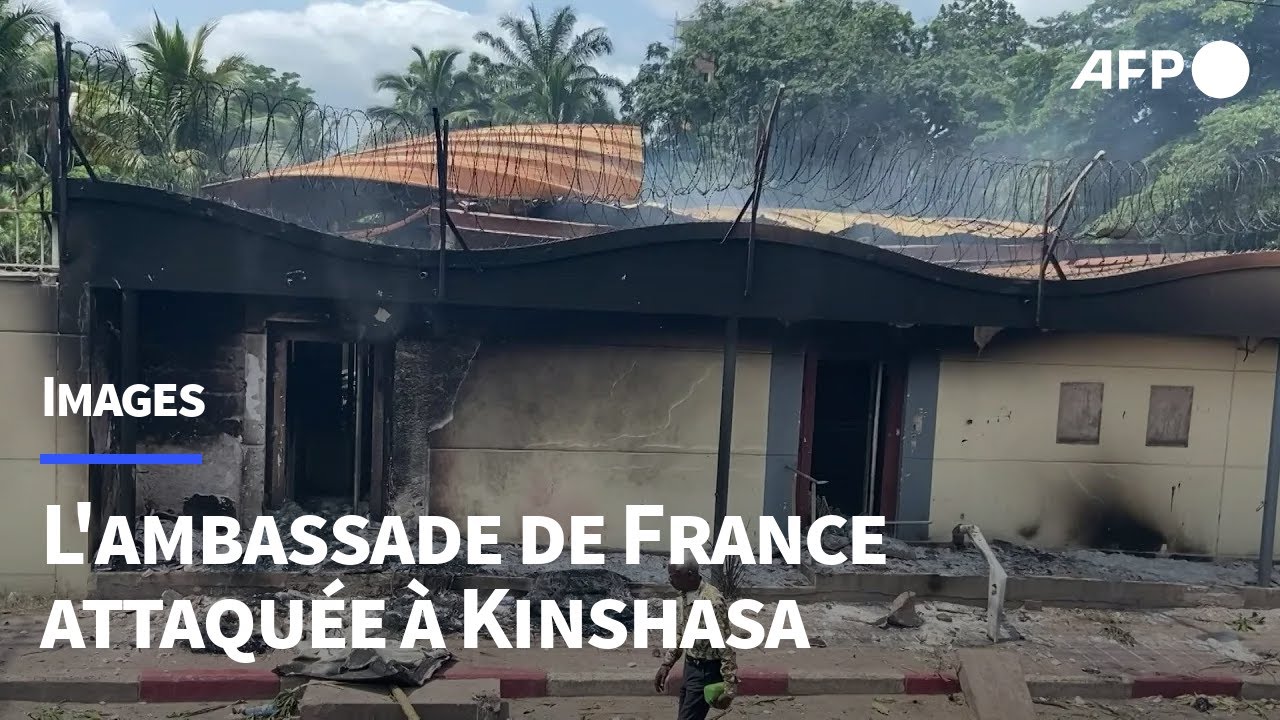 RDC: l'ambassade de France brûle à Kinshasa après avoir été attaquée par des manifestants | AFP