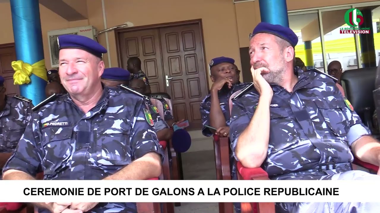 CEREMONIE DE PORTS DE GALONS A LA POLICE REPUBLICAINE