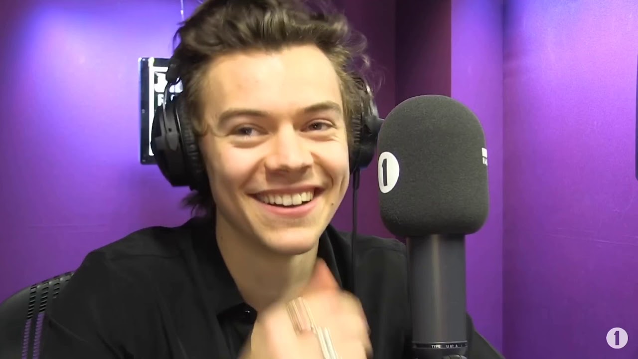 harry styles being cute for 6 minutes straight