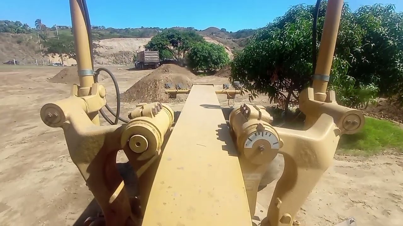 Un Día Trabajando Una Motoniveladora 140K Caterpillar 