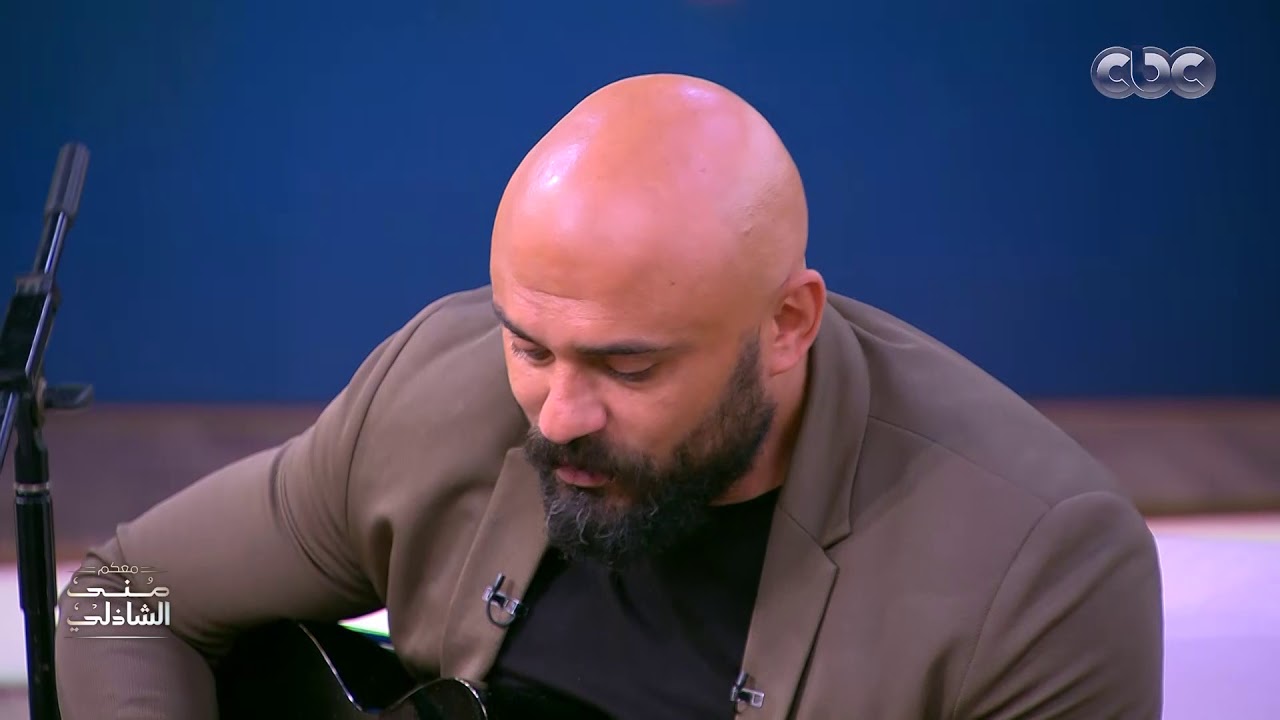 أحمد صلاح حسني يغني 