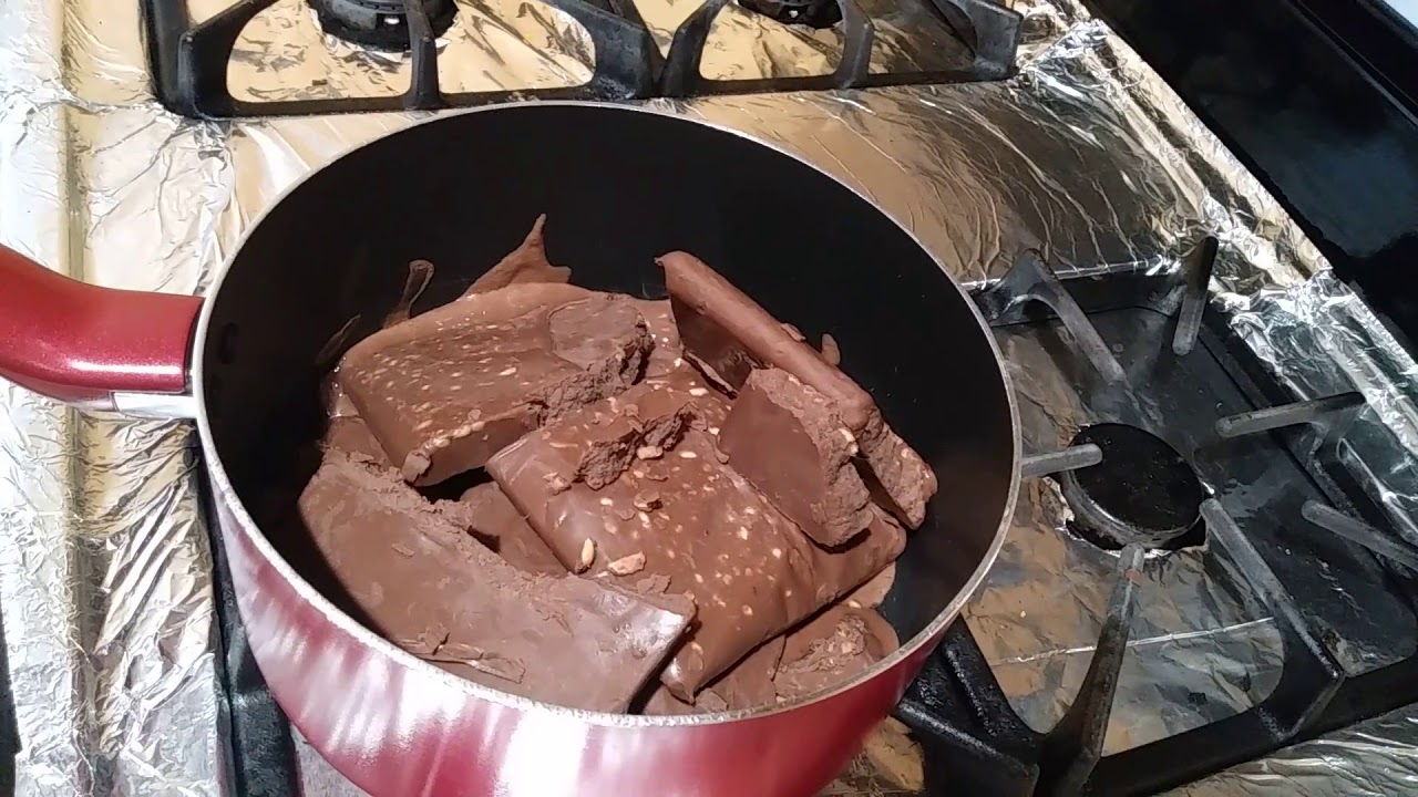A derretir él rico😋 chocolate para los chocobananos