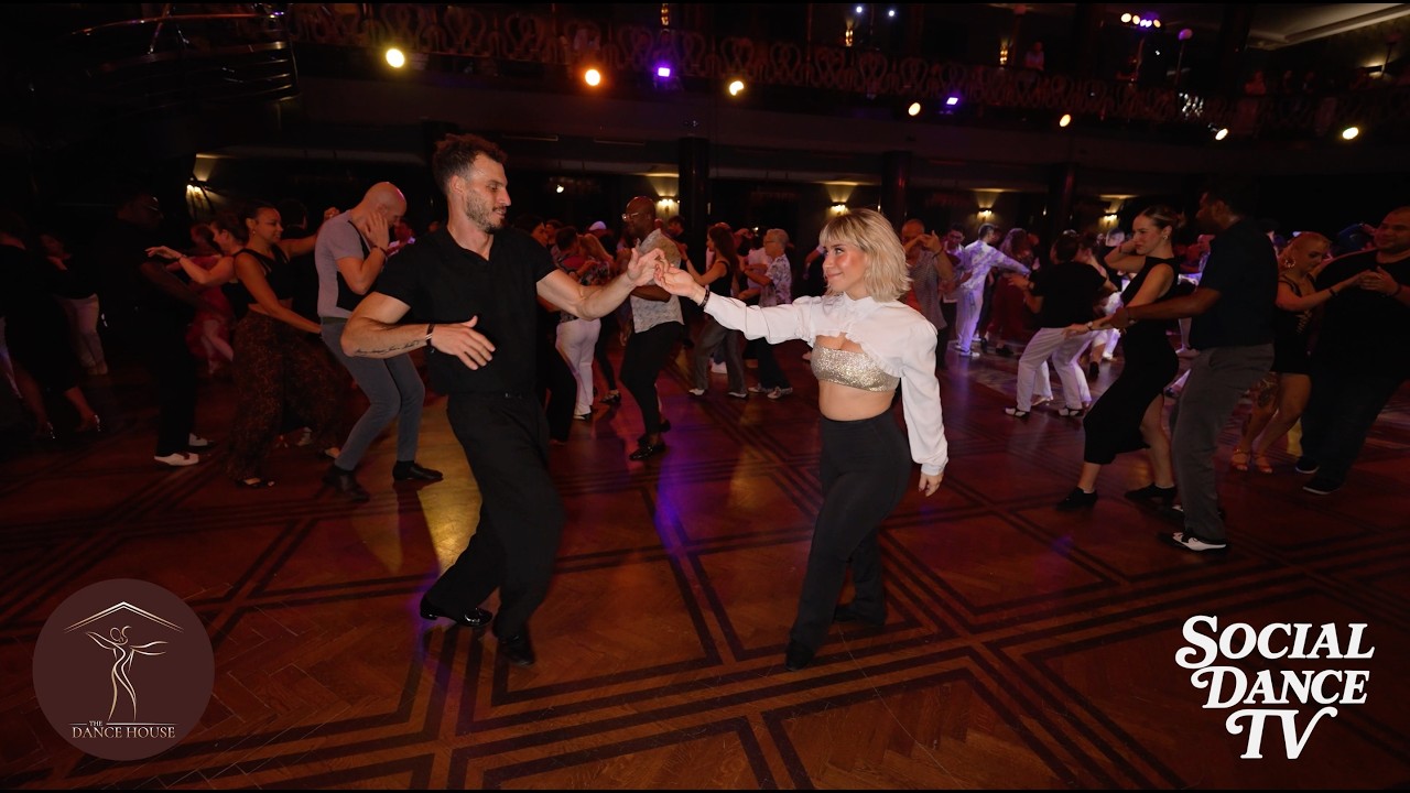 Ilias & Iara - Salsa Social Dancing ⭐ Back 2 Mambo ⭐