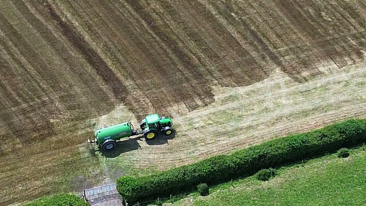 Muck Spreading on Turkey St Out Rawcliffe 23 05 25
