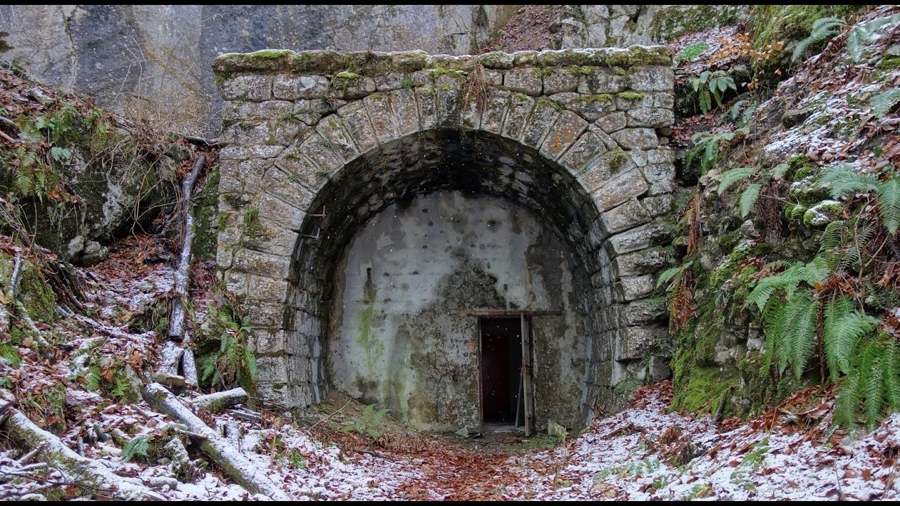 Bunker im Eisenbahntunnel - Bunker in the railway tunnel