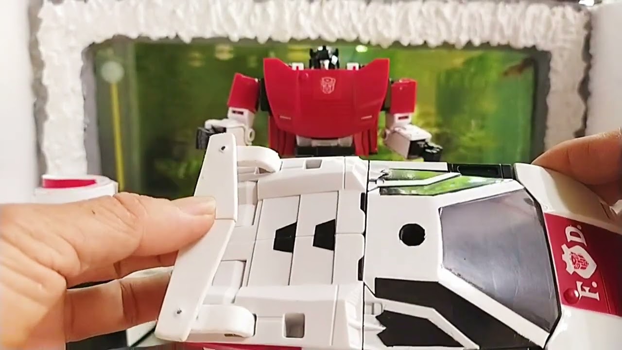 Transformers Siege Aoyi Mech, Bmb oversized Sideswipe and Red Alert, costume, modify Earth car mode.