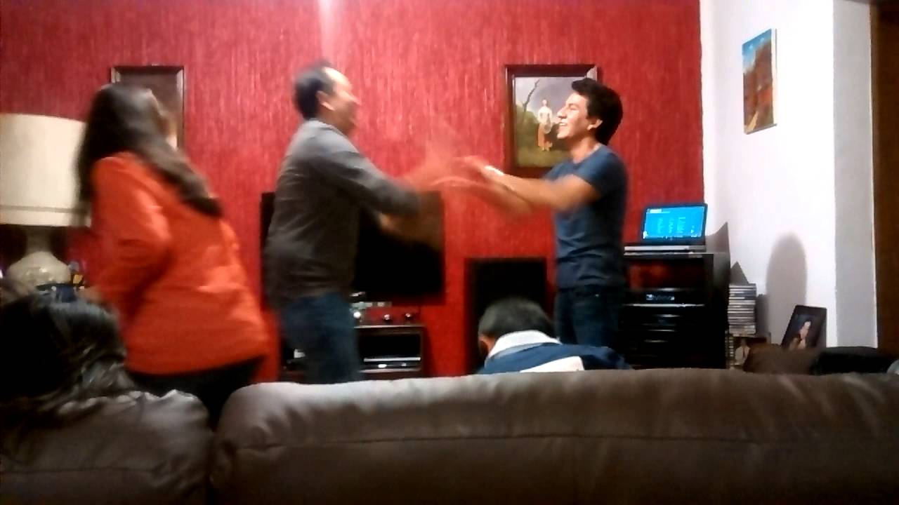 Los ni&ntilde;os jugando Manitas calientes 👐👐