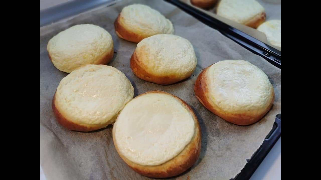 Luftige Watrushki aus Hefeteig mit Quark, leckere Quarktbrötchen