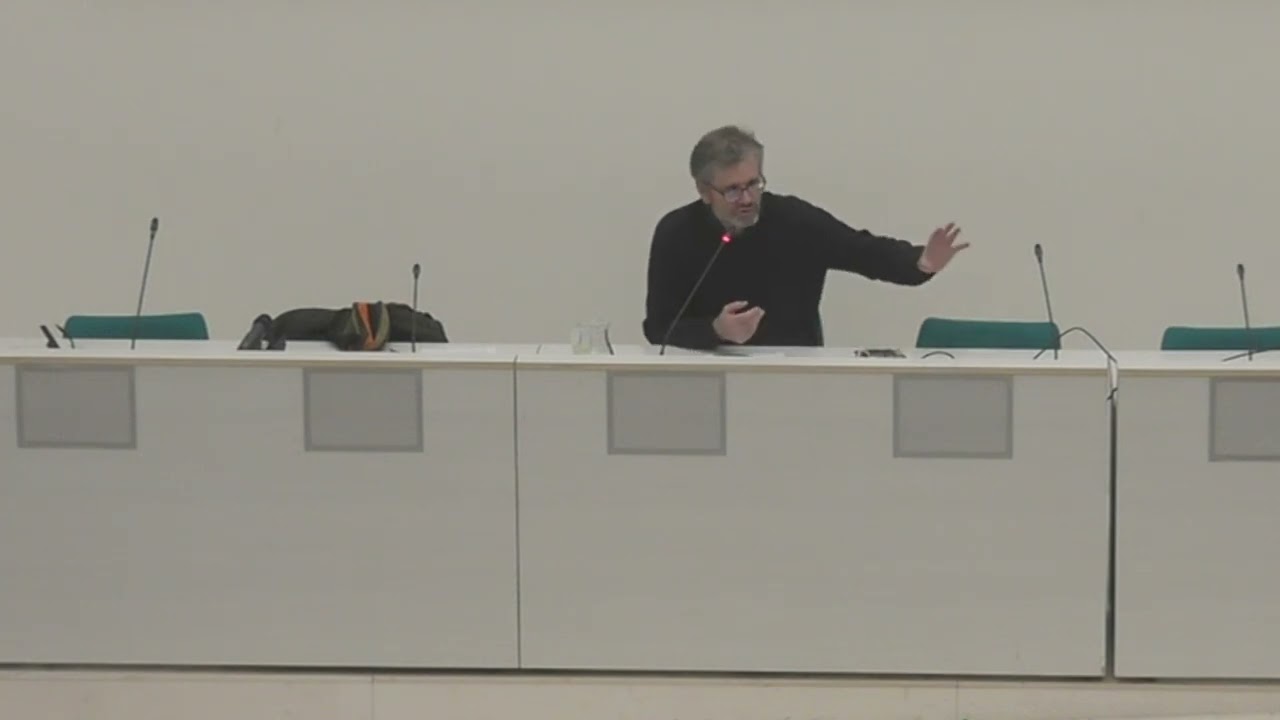 La politique à l'envers. Du déclin de l'autonomie du champ politique
