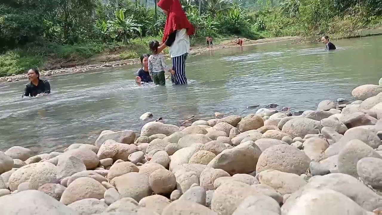 Berenang bersama di sungai karakal| mengulang masa kecil dulu || bersama keluarga
