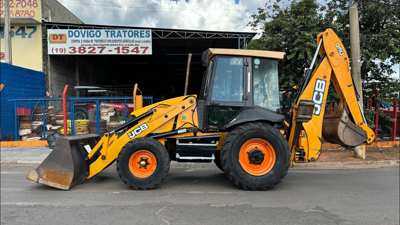 Retro Escavadeira JCB 3C Ano 2013 modelo 2014 Cabine fechada com ar condicionado, Vendida