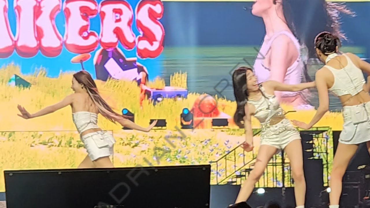 ITZY - Sneakers 08032024 ‎@ITZYBorn to Be World Tour Manila #itzy #midzy #jyp